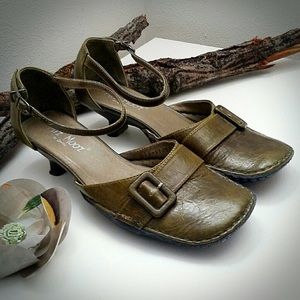 Mizmooz Olive Heels